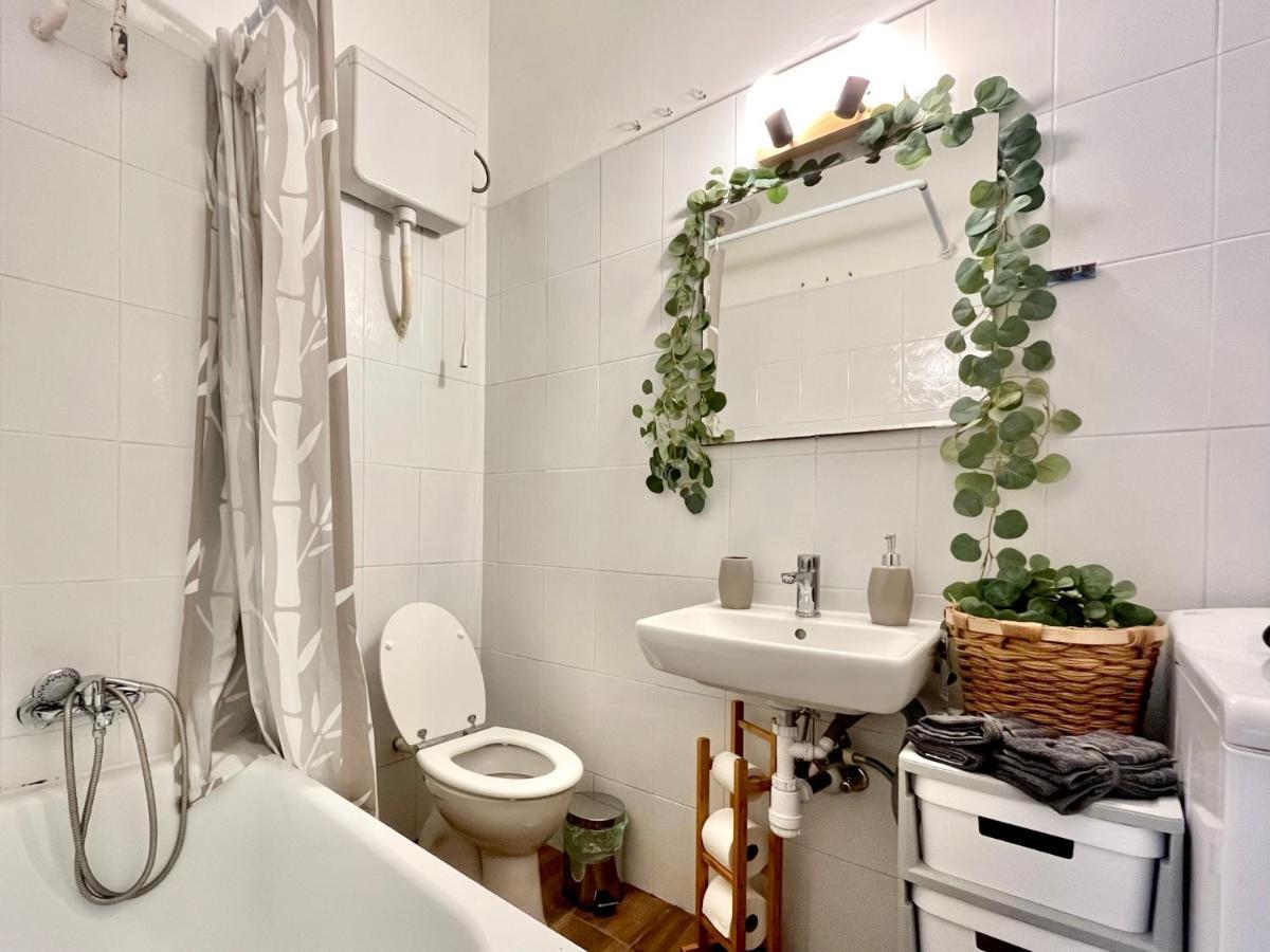 Apartment With Free Parking Будапеща Екстериор снимка